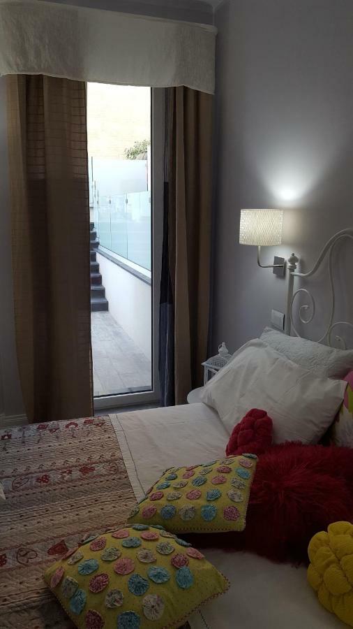 Afrodite Suites Deluxe อากรอโปลี ภายนอก รูปภาพ