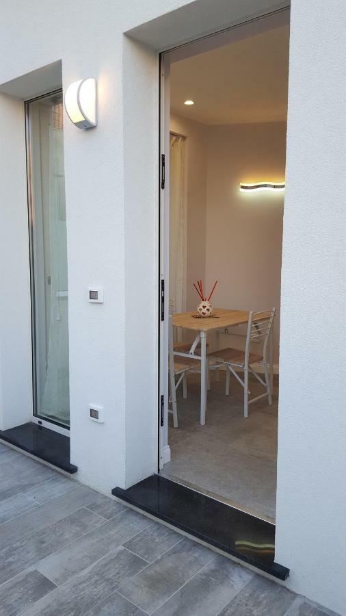 Afrodite Suites Deluxe อากรอโปลี ภายนอก รูปภาพ